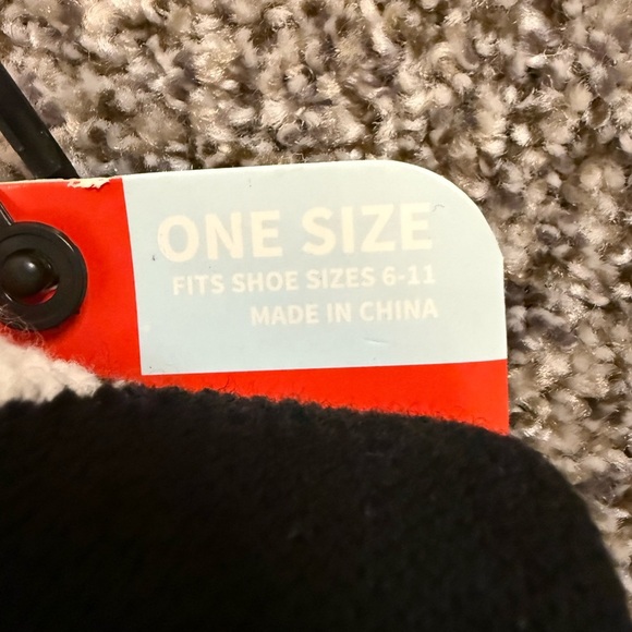 Muk Luks heat retaining socks - Picture 2 of 3